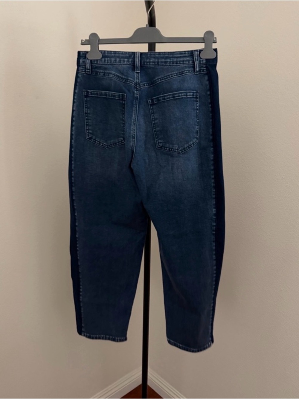 Kut from the Kloth Two-Tone Dark and Medium Blue Wide-Leg Jeans - Picture 7 of 7